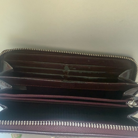 Coach Signature Jacquard Buckle Wallett​ - Picture 6 of 9